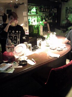 横浜の伊勢佐木町のカラオケスナックは 土曜日日曜日は昼1時から オープンしてますよー〓